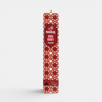 Encens Noor Oud Rubis de Galeries d'Orient, parfum précieux avec notes d'oud et de rose, boîte 15g.